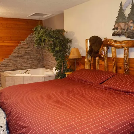 Crandell Mountain Lodge Waterton Park Exterior photo
