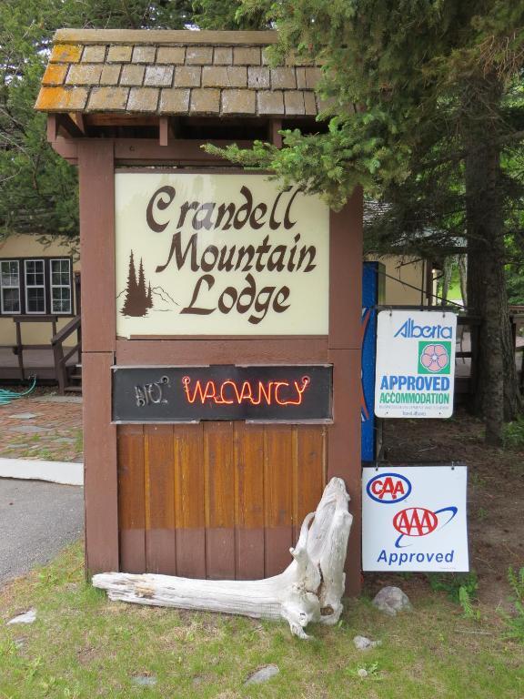 Crandell Mountain Lodge Waterton Park