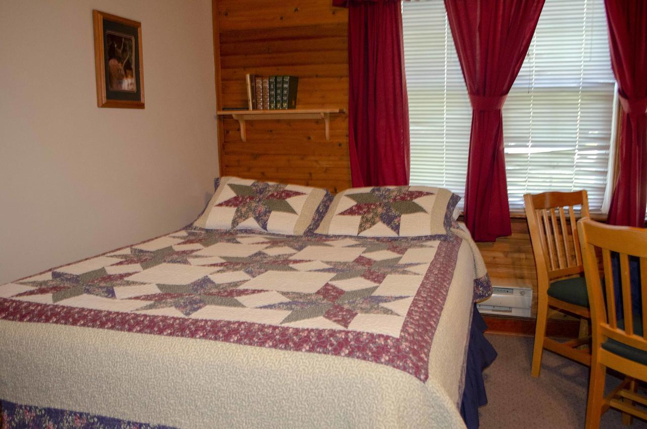 Crandell Mountain Lodge *