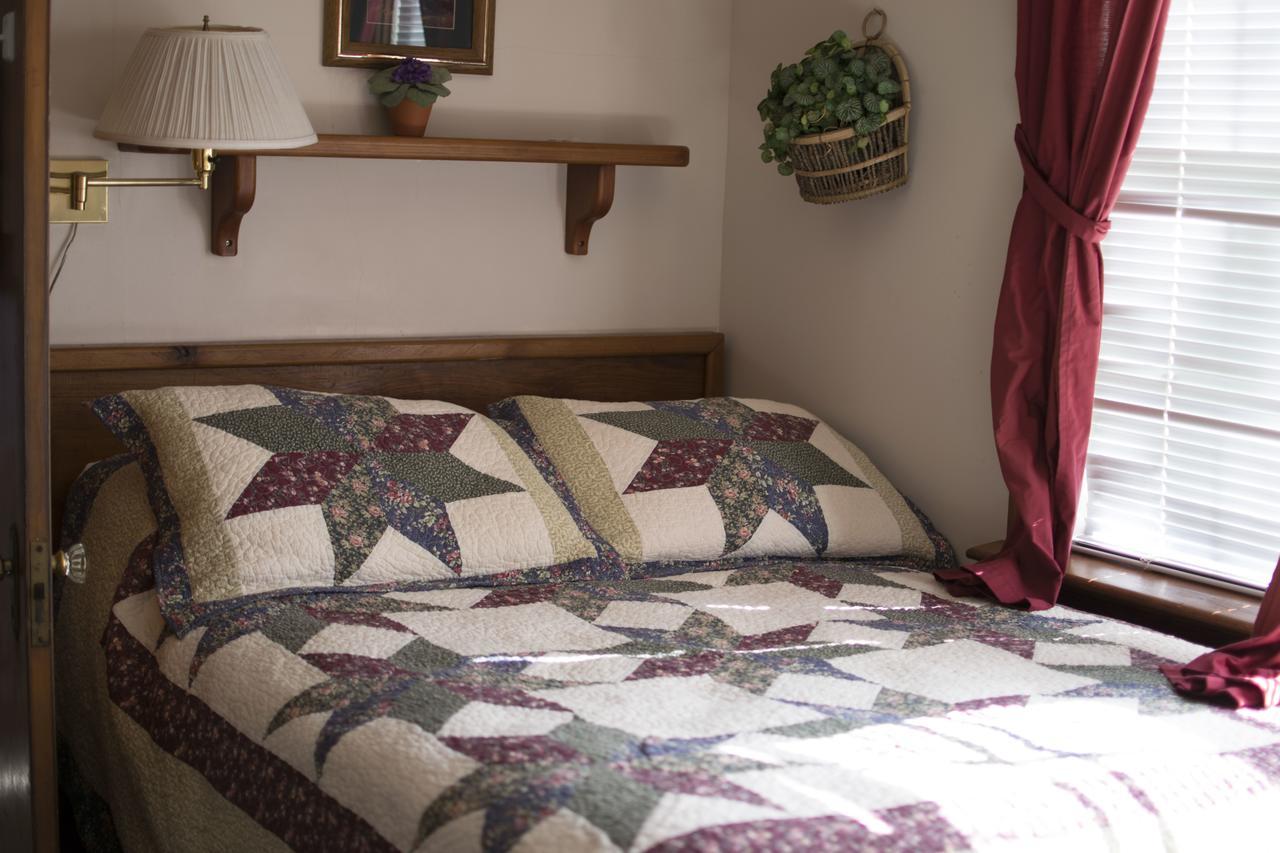 Crandell Mountain Lodge Waterton Park