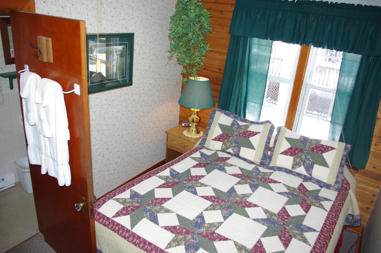 Crandell Mountain Lodge *