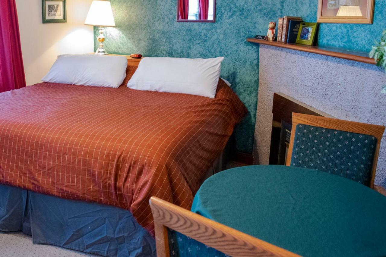 Crandell Mountain Lodge *